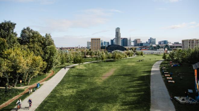 photo aérienne du parc de tour et taxi